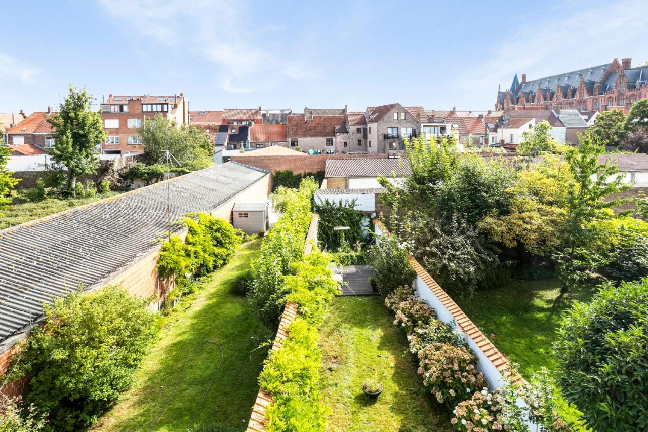 Unique With Garden In Centre Of *